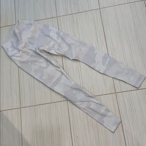 Alo Yoga high-waist camo vapor leggings